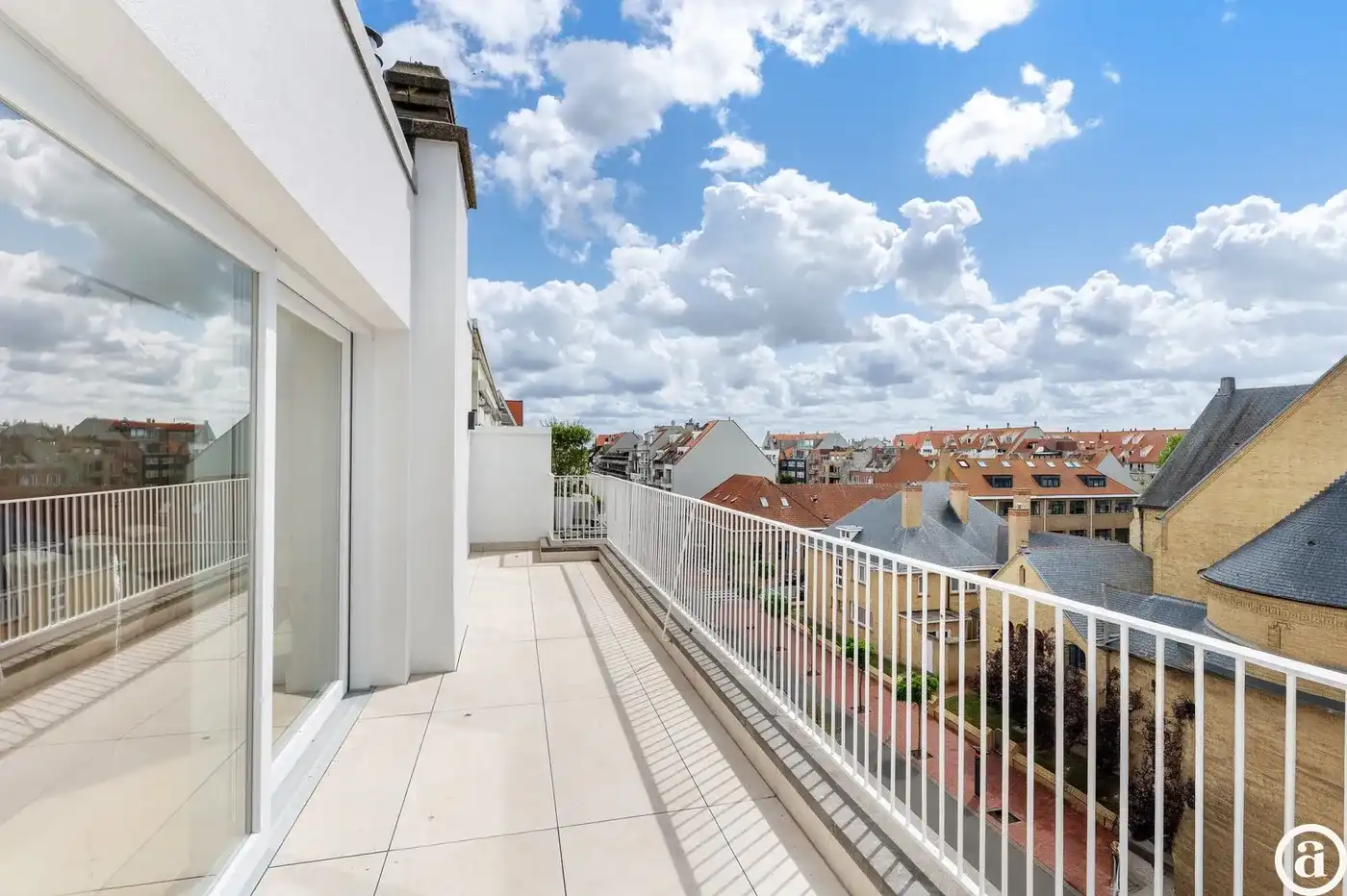 Zonnige penthouse (3 slpk) met open zicht nabij Dumortierl. foto 15