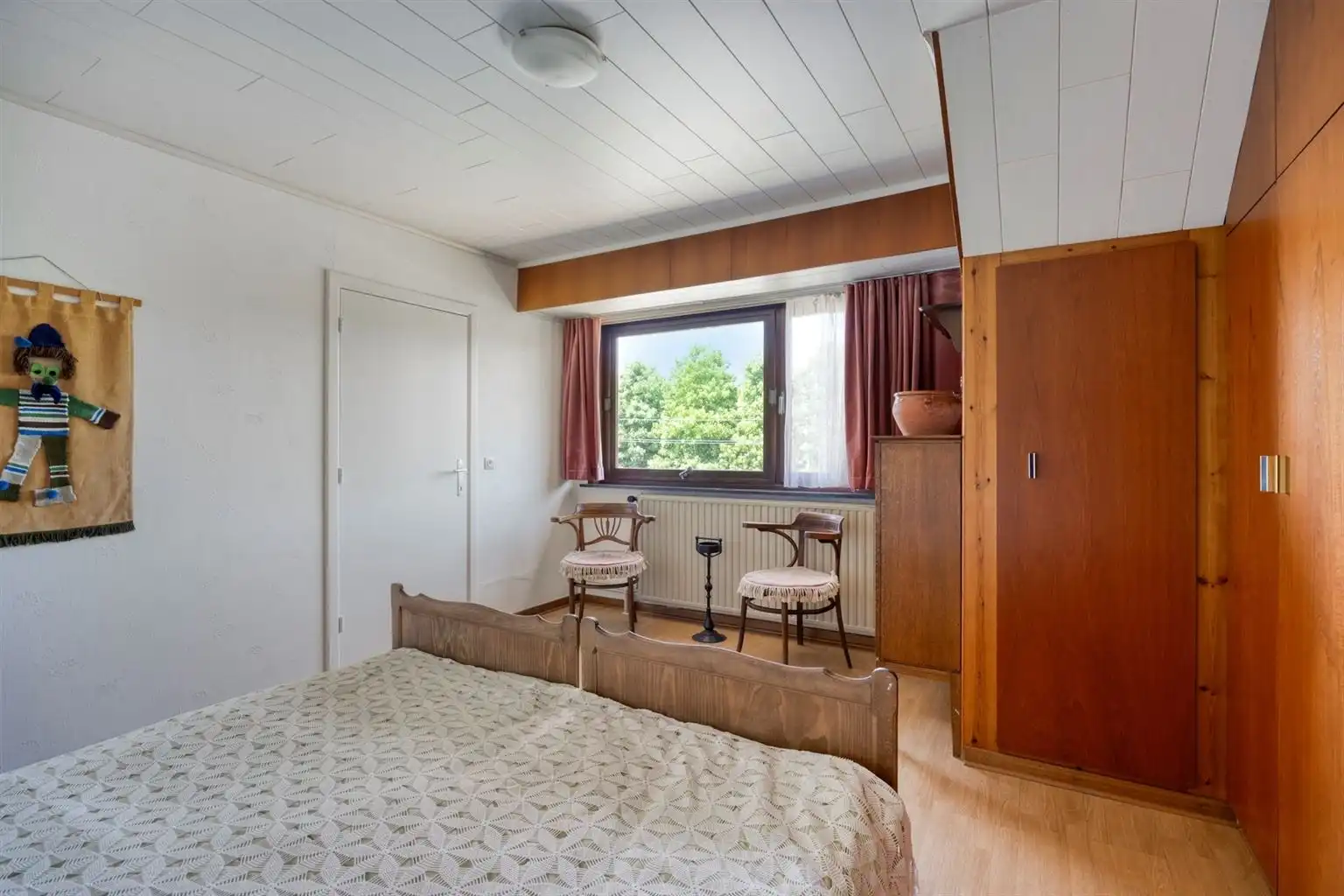 Vrijstaande woning met 4 slaapkamers, ruime tuin en garage op een riant perceel van 9a99ca, rustig gelegen nabij het centrum van Maaseik.  foto 19