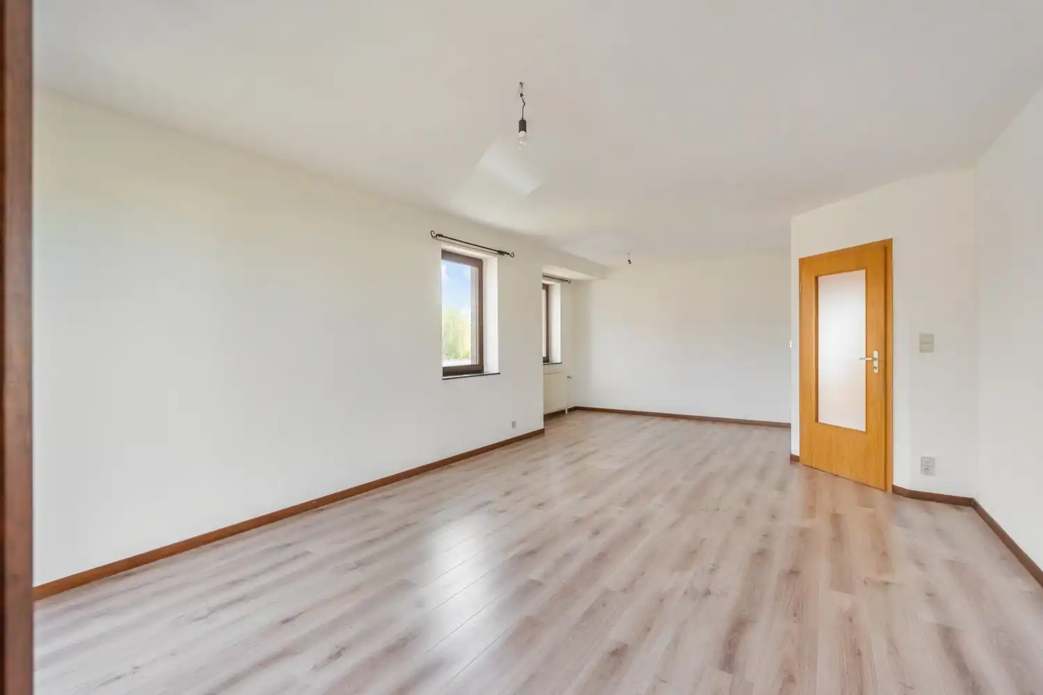 Goed gelegen hoekappartement met 2 ruime slaapkamers, een terras en een garagebox met parking ervoor te Kessel-Lo! foto 8