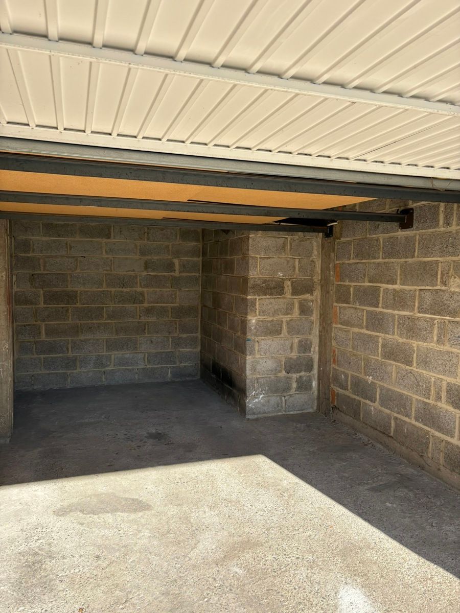 Ruime afgesloten garagebox, onmiddellijk beschikbaar. foto 5