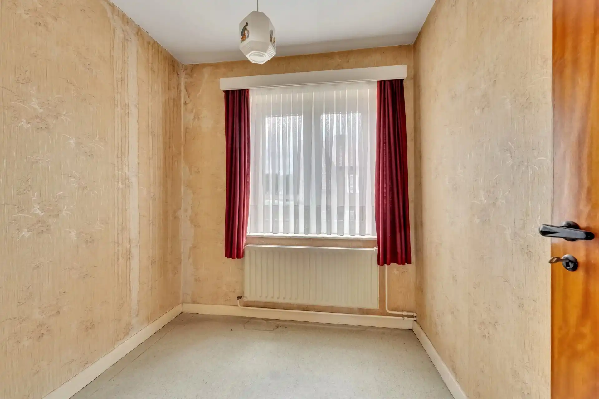 Ruime, centraal gelegen woning met renovatiepotentieel foto 15