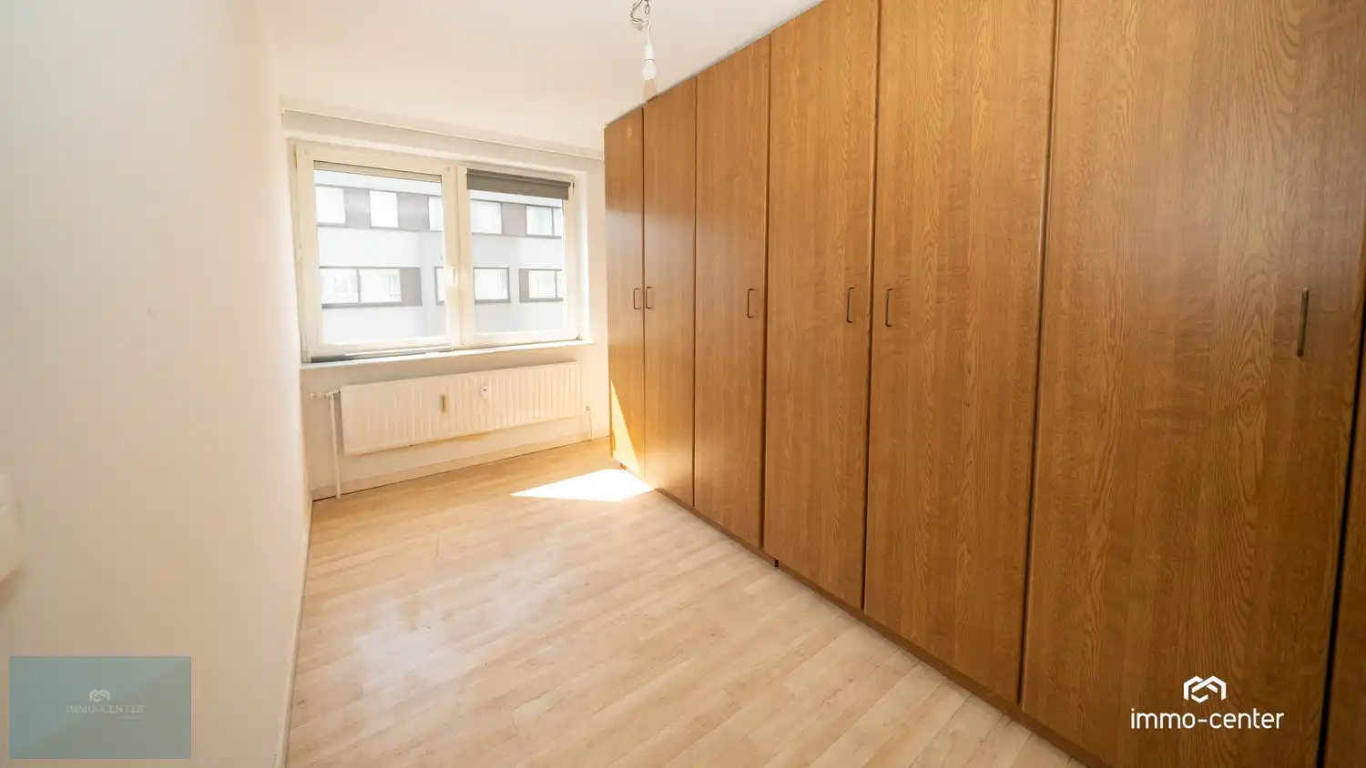 Te huur – Ruim 2-slaapkamerappartement met autostaanplaats in het centrum van Genk foto 8
