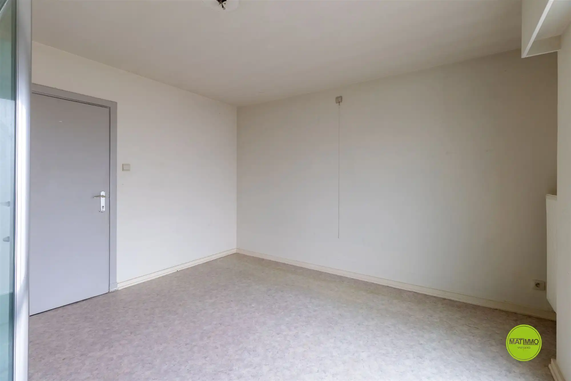 Ruim handelshuis met 4 slaapkamers én acherliggende grond foto 23