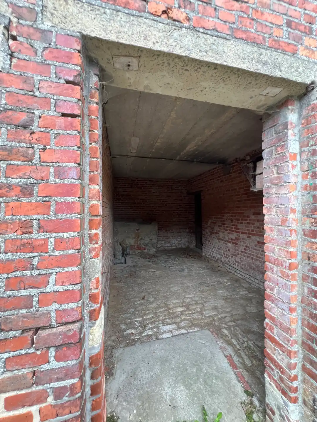 Fantastisch mooi en rustig gelegen te renoveren woning  foto 21