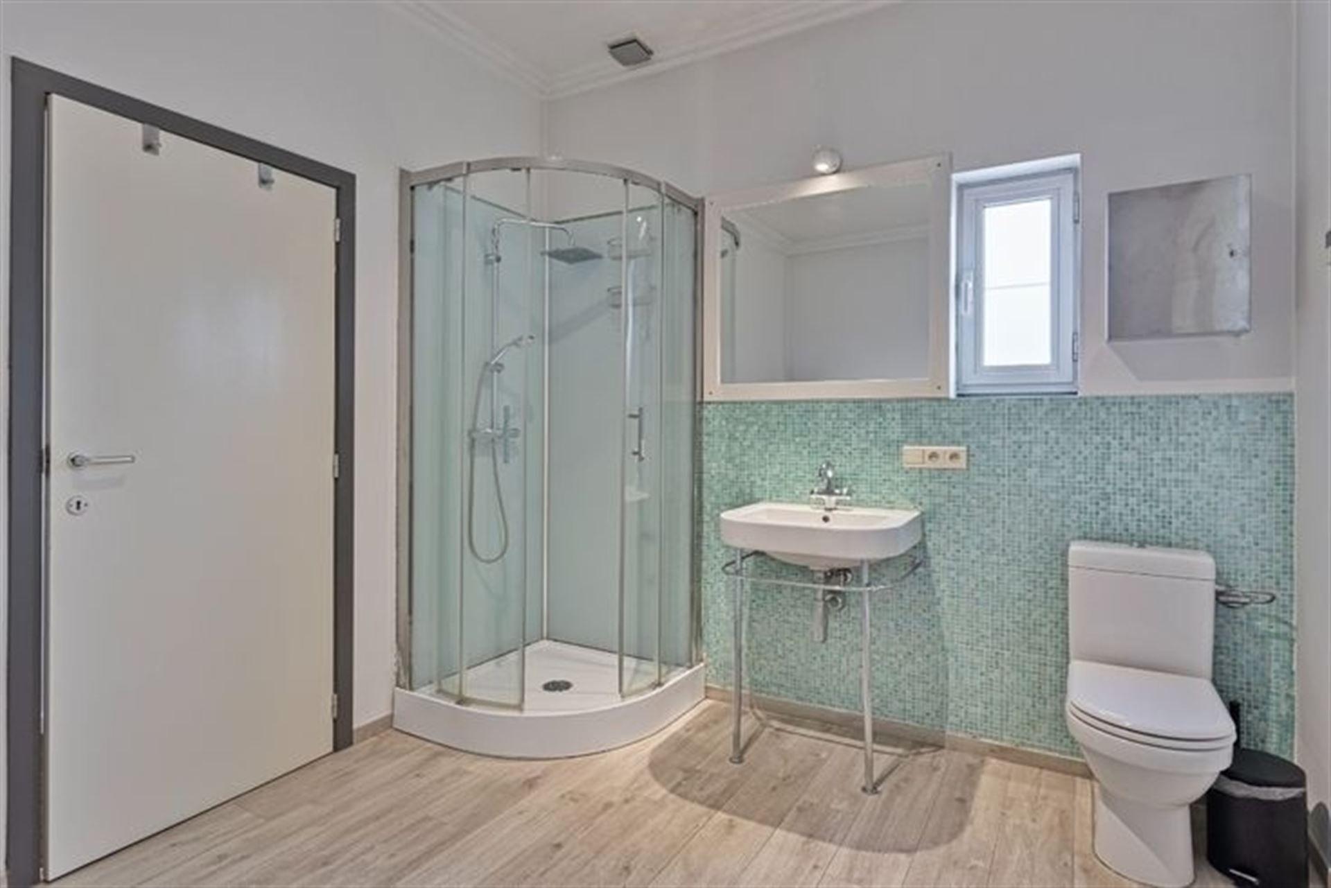 Unieke woonst met professionele ruimte! foto 12