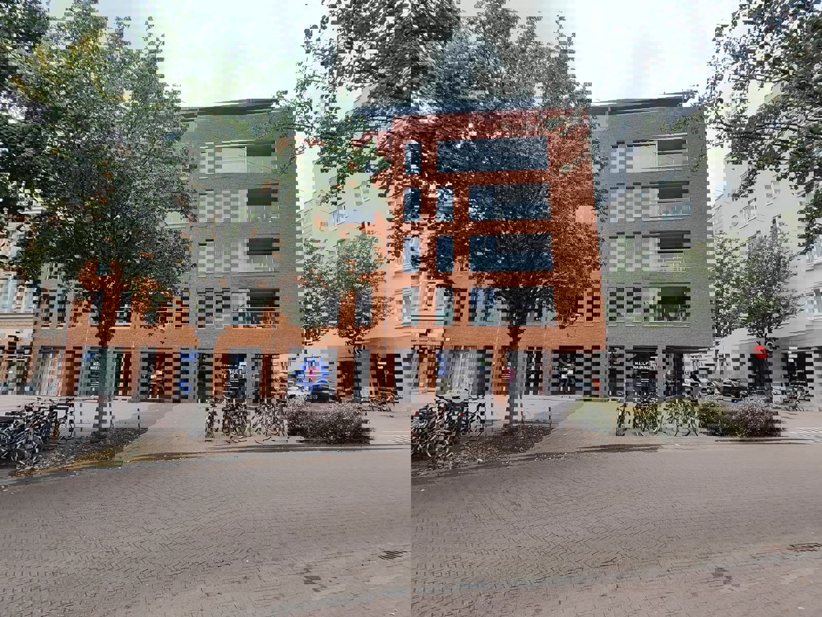 625 m² handelsruimte met zichtbaarheid – Antwerpen foto {{pictureIndex}}