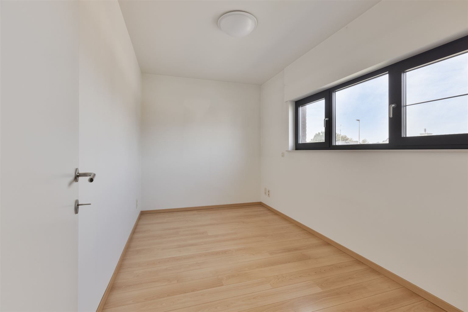 Instapklare, vrijstaande woning op 5a14ca. Voorzien van 4 slaapkamers en een inpandige garage op een rustige locatie in Kinrooi.  foto 21