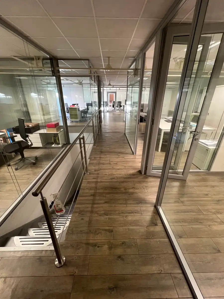 Opslagloods met kantoorfunctie. foto 6