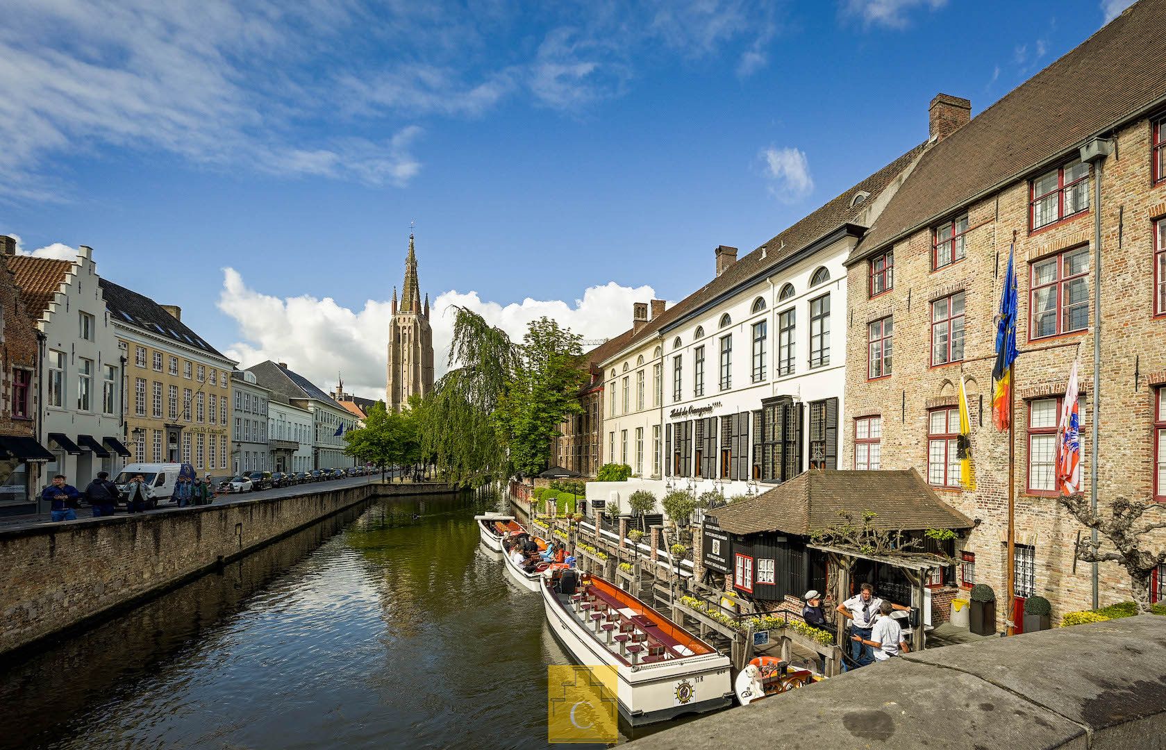 19e eeuws herenhuis-handelshuis op een toplocatie aan de Dijver, naast het Groeningemuseum foto 31