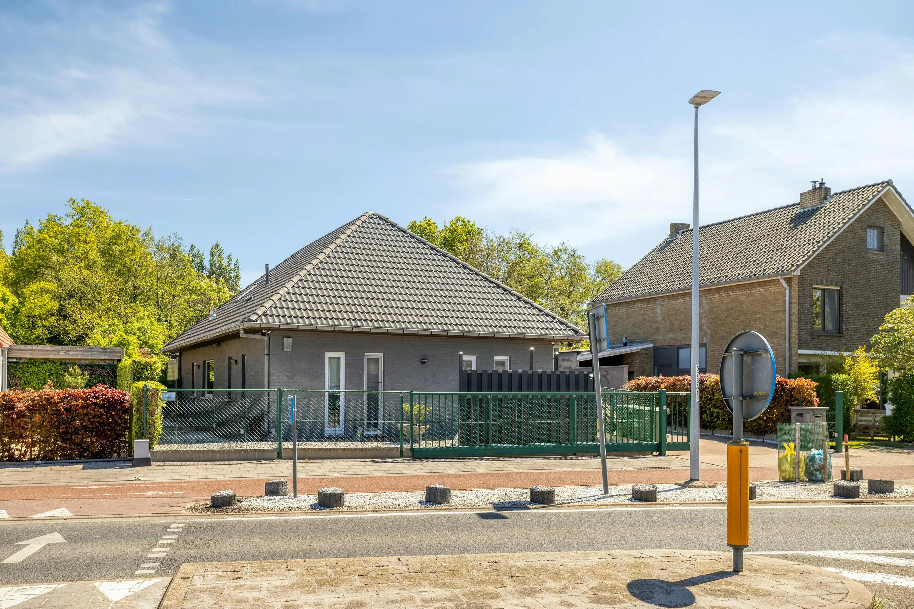 Alleenstaande woning met zongerichte tuin te koop in Dudzele foto 5