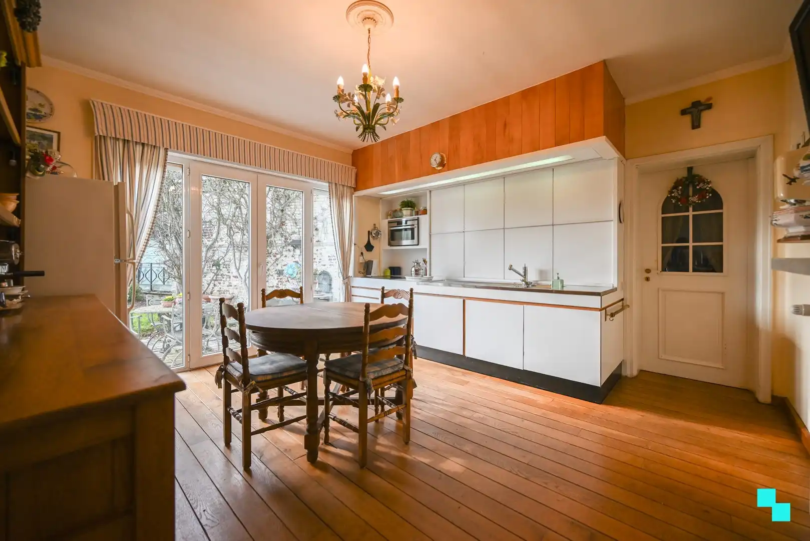 Karaktervolle villa met zonnige tuin/bijgebouw en unieke charme foto 11