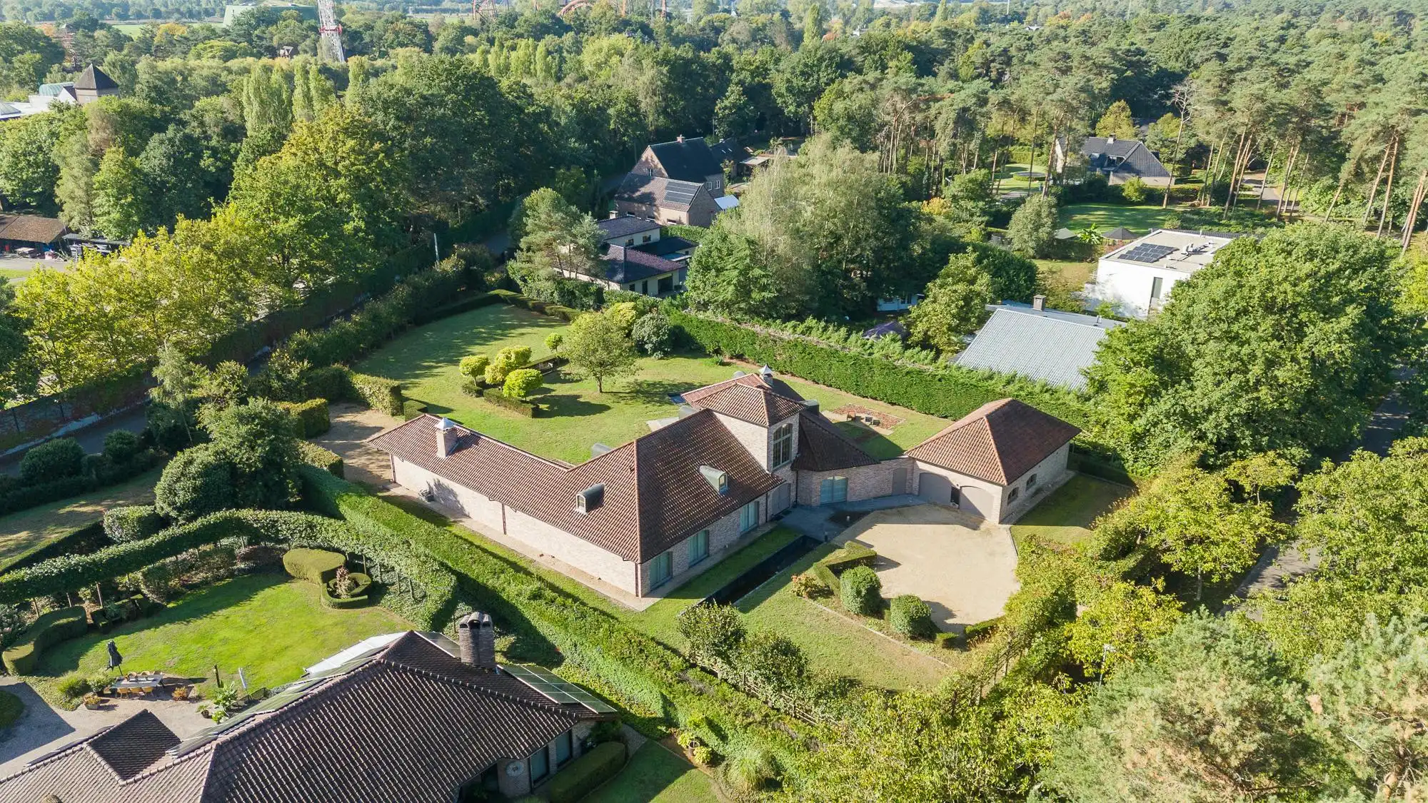 residentieel gelegen villa op 3490 m² te koop in Lichtaart foto 39