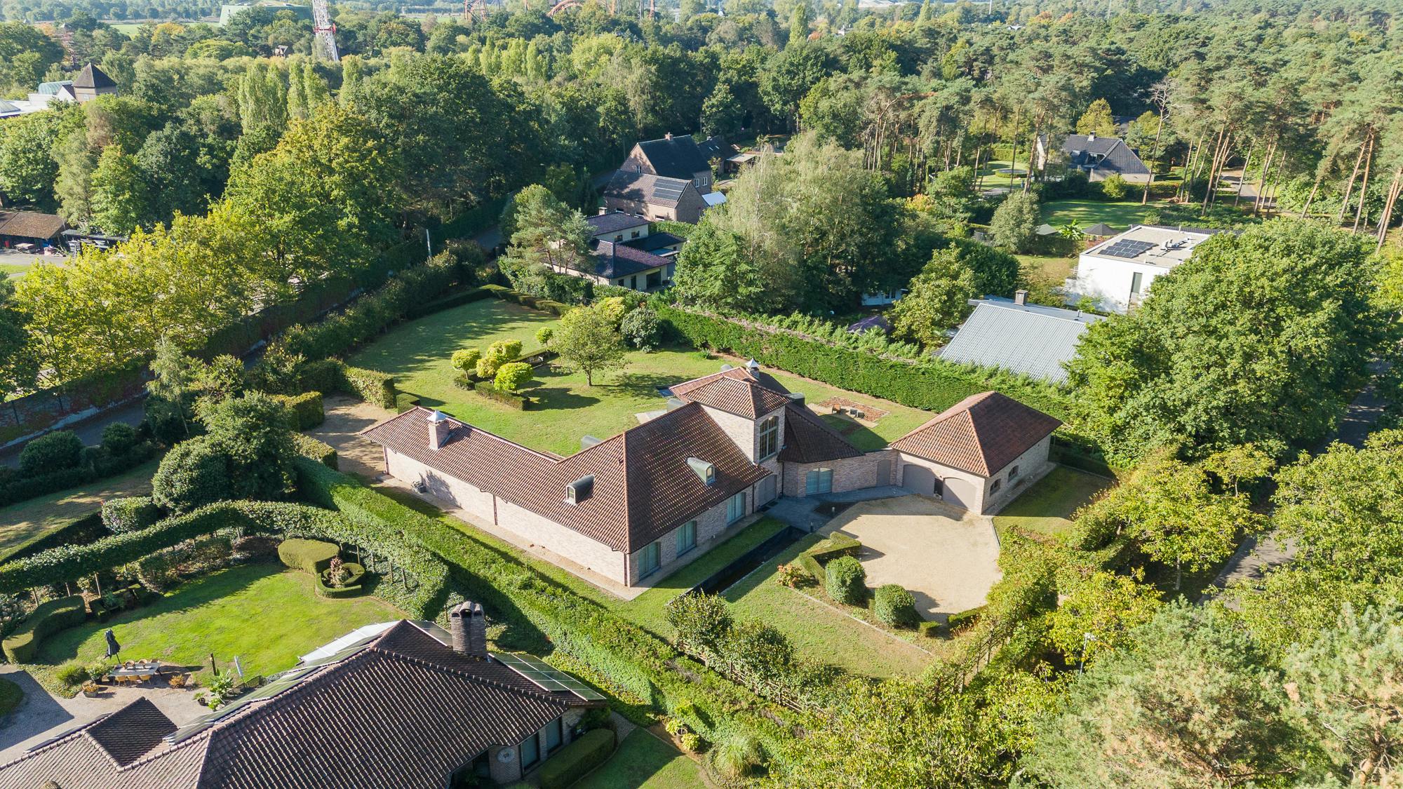 residentieel gelegen villa op 3490 m² te koop in Lichtaart foto 46