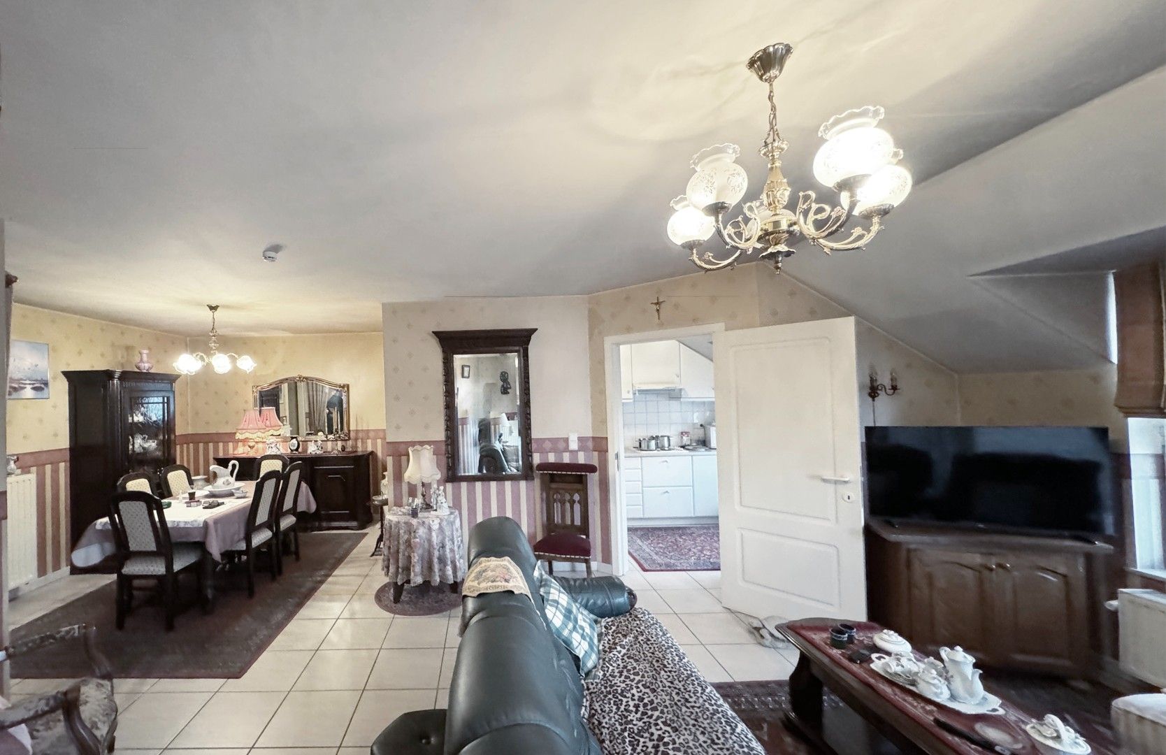 Mooi appartement met 2 slaapkamers in hartje Borgloon foto 2