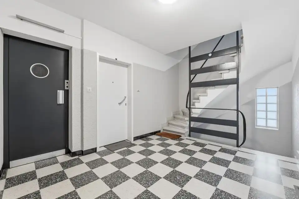 LICHTRIJK APPARTEMENT MET 2 SLKS IN HET CENTRUM VAN SINT-TRUIDEN foto 5