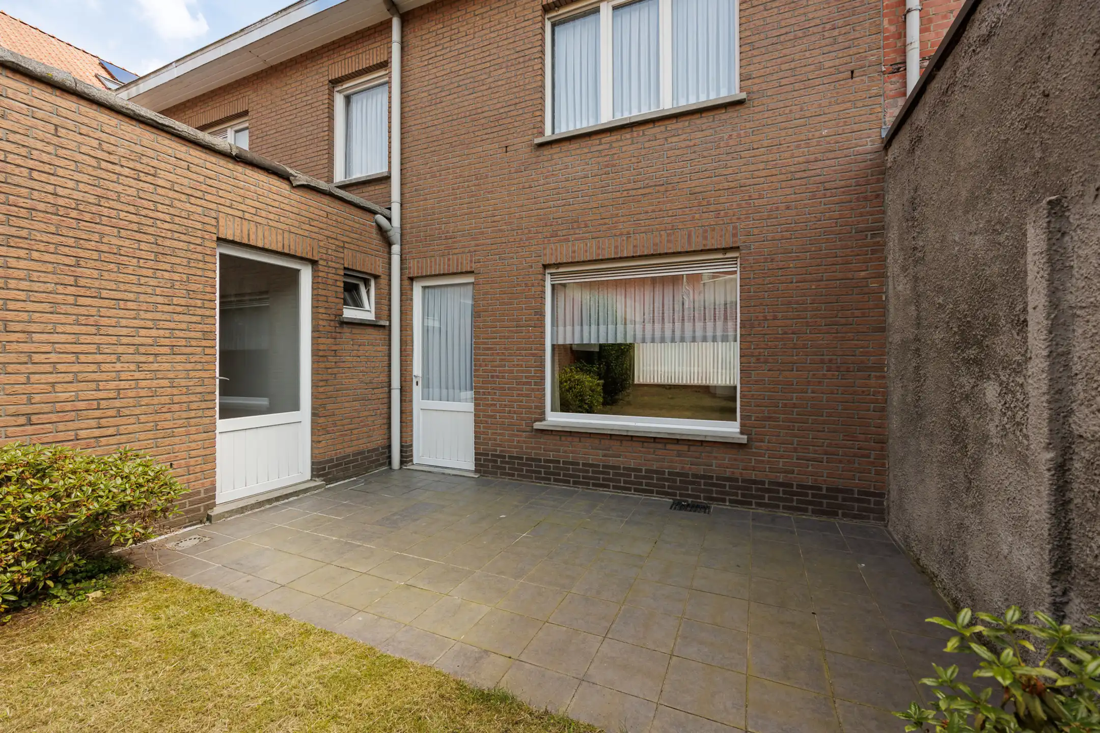 Te renoveren 3slpk-woning met 2 garages & tuin nabij centrum foto 26