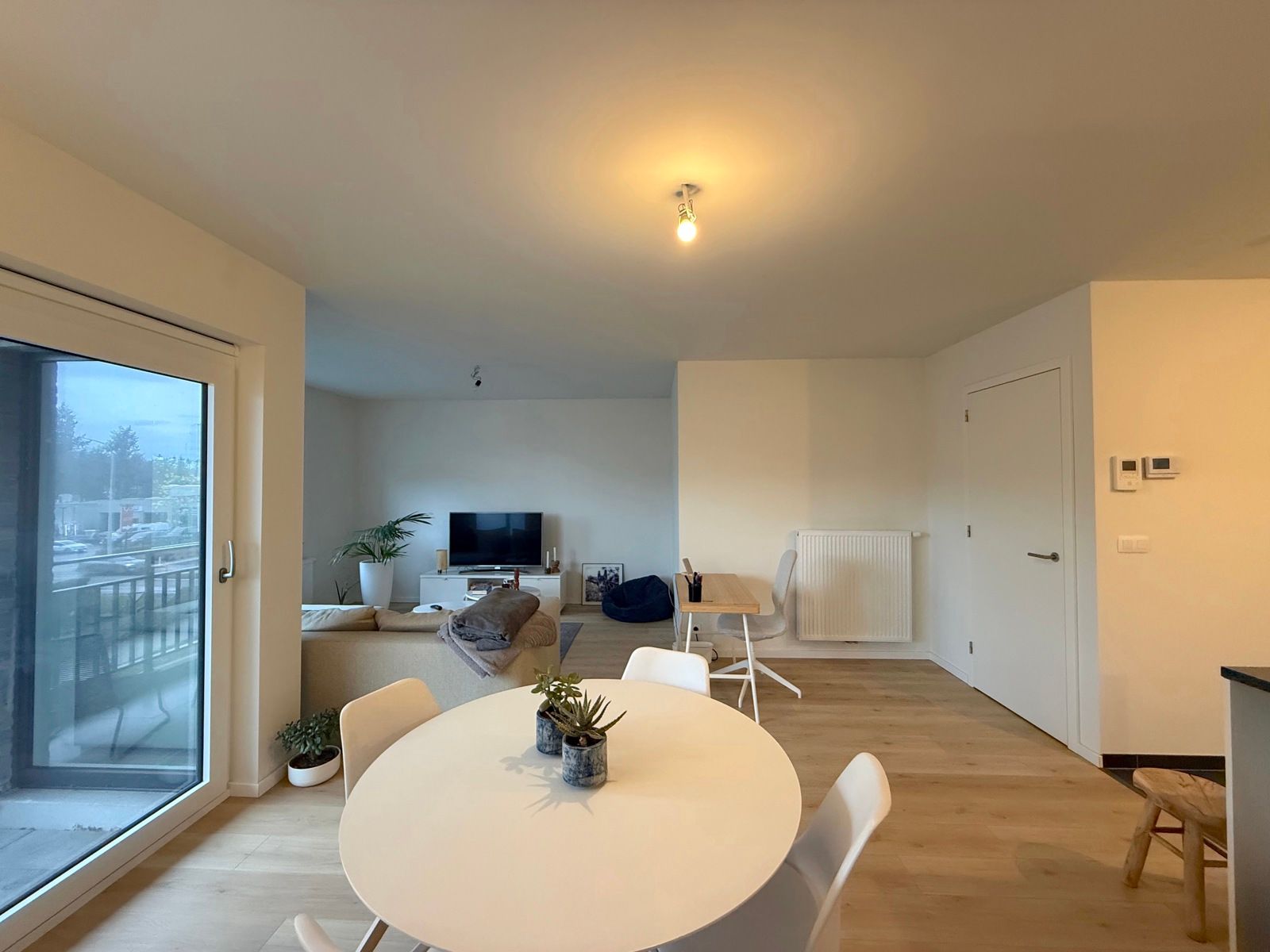 Zonnig appartement met 2 slaapkamers, terras en staanplaats foto 4