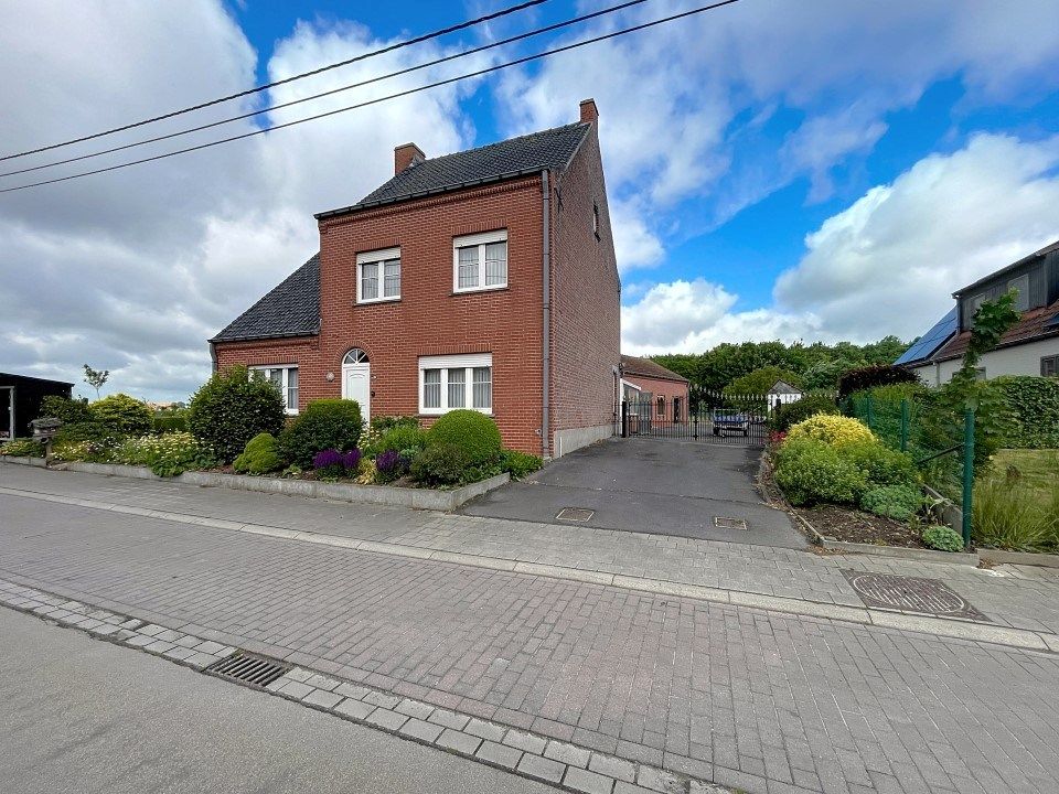 Alleenstaande woning nabij het centrum van Staden foto {{pictureIndex}}