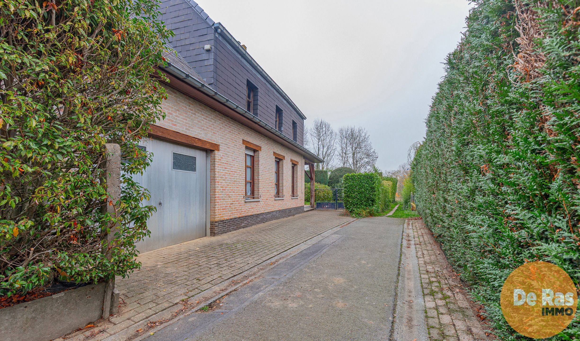 HILLEGEM - Te renoveren woning op een unieke locatie foto 4