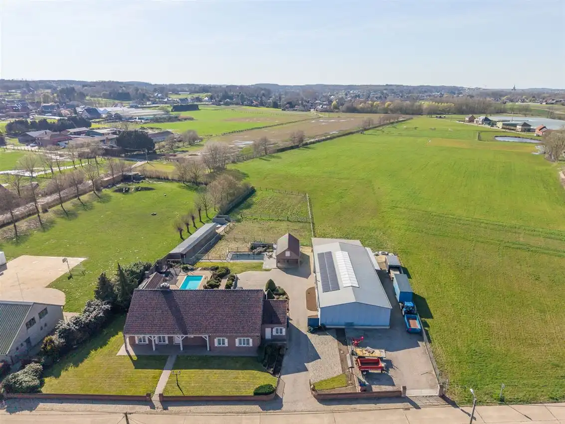 Villa grenzend aan agrarisch gebied met 4slk en opslag foto 32