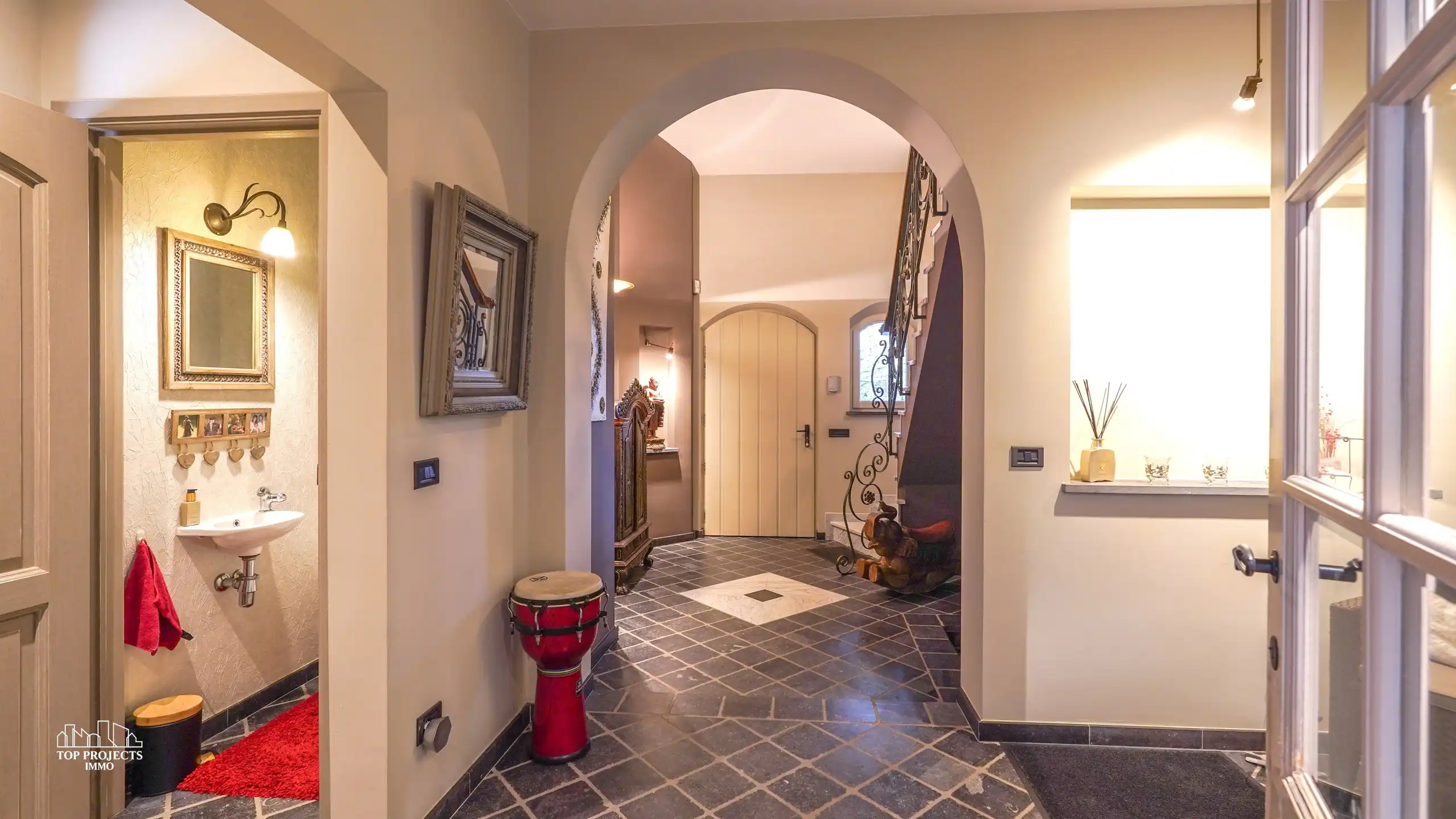 Statige villa met een tijdloos karakter en majestueuze uitstraling foto 5