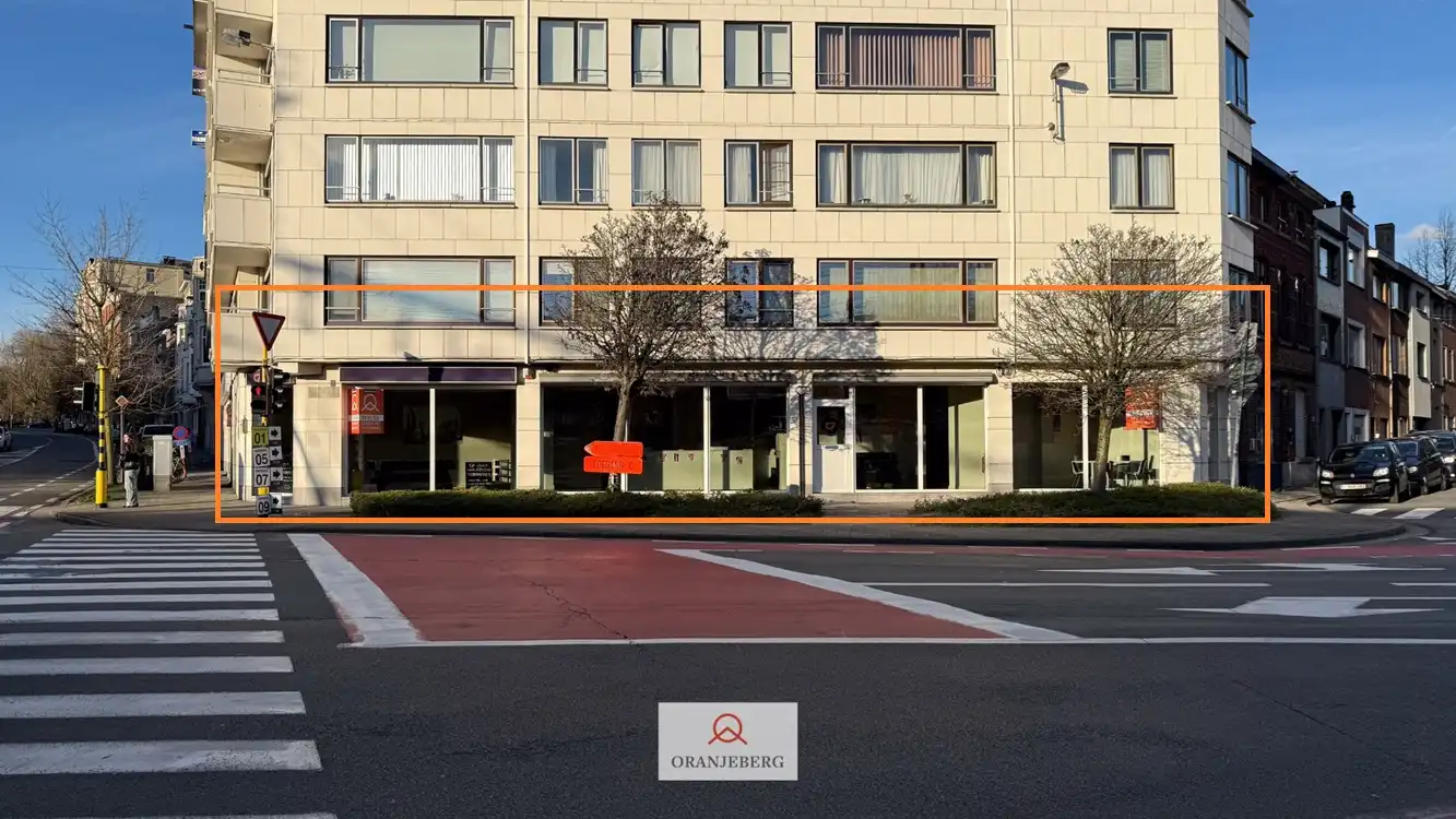 Hoek handelspand op commerciële ligging met veel visibiliteit foto {{pictureIndex}}