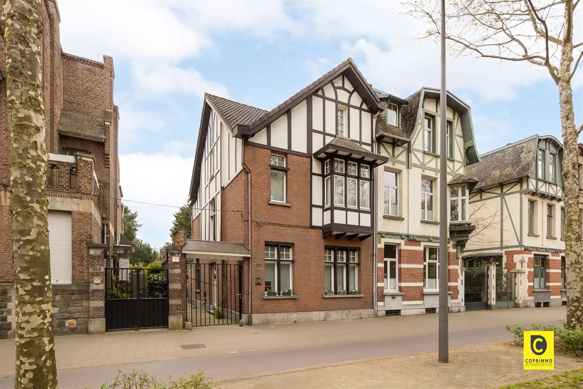 Hoofdfoto van de publicatie: Prachtige herenwoning met 4 à 5 slpks en grote tuin op toplocatie!