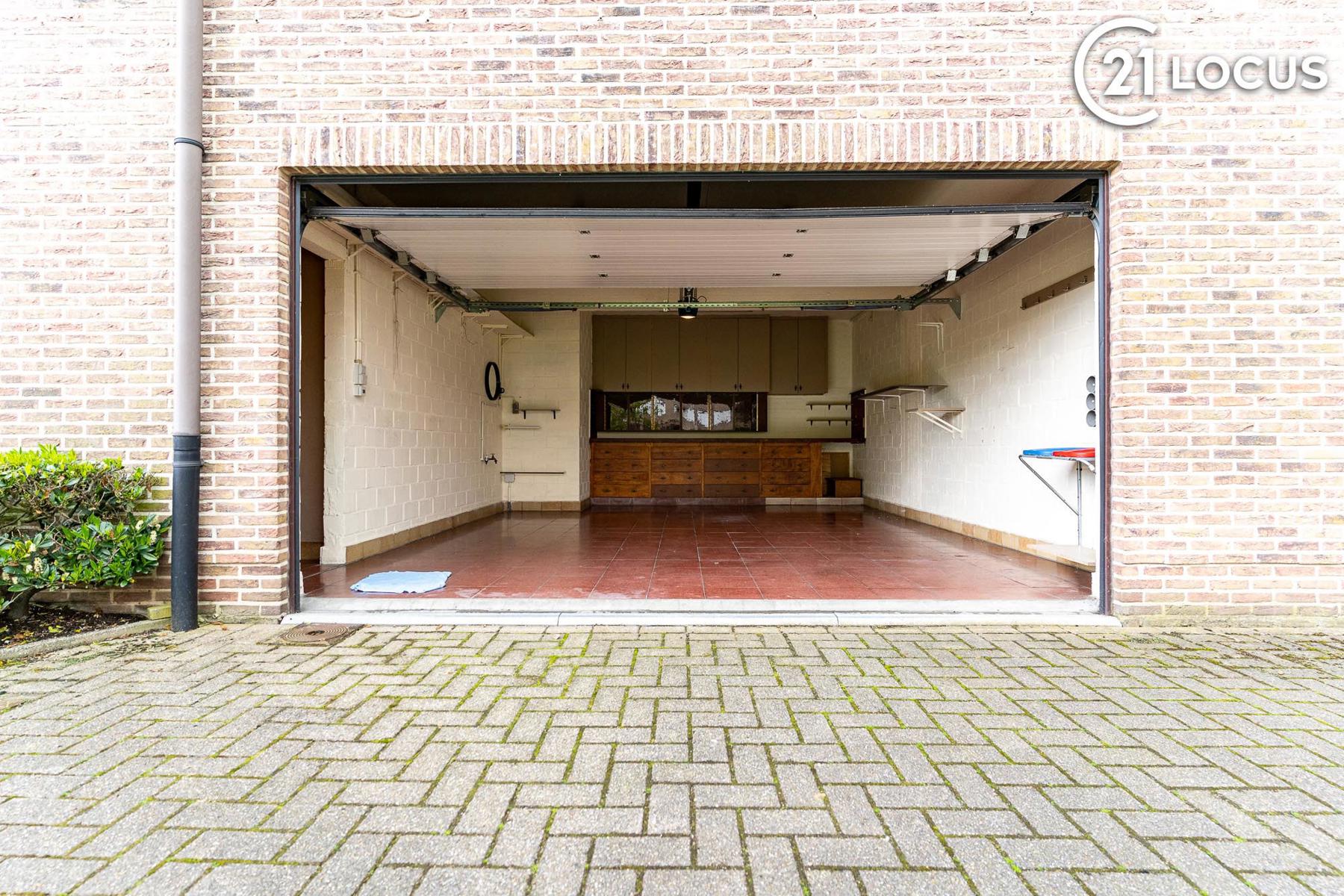 Zeer ruim appartement (132m²) met dubbele garage te huur ! foto 18