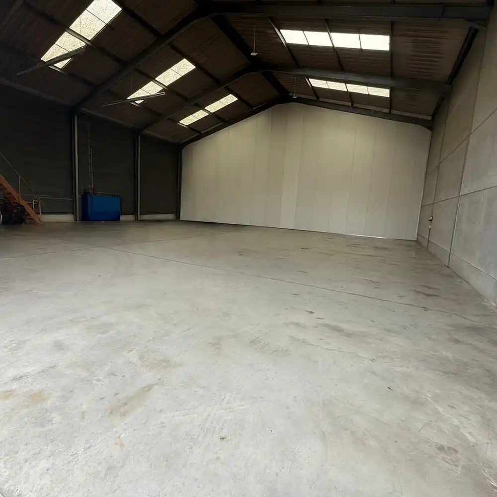 Loods van 360m² op toplocatie in Lanaken, te huur! foto 5