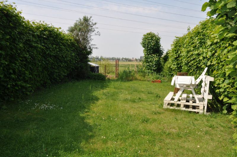 Charmante woning met 2 slaapkamers en ruime tuin. foto 8