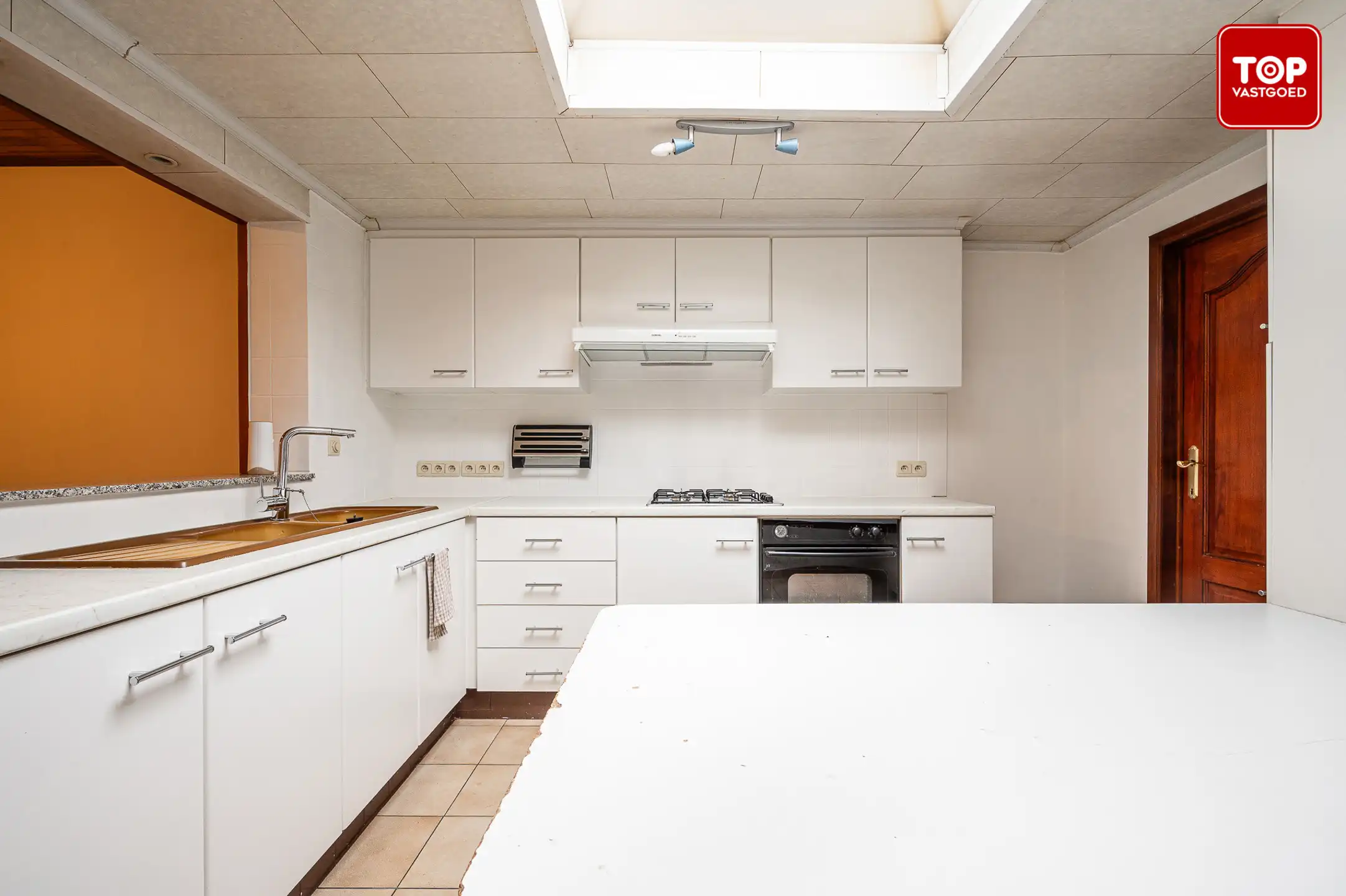 Te renoveren woning met 4 slaapkamers en leuke stadstuin. foto 7