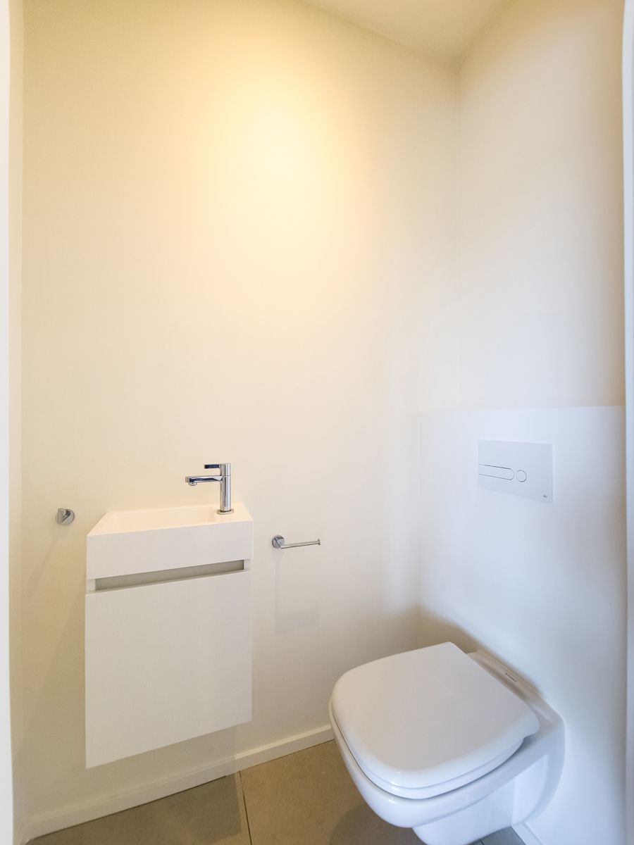 Rustig en comfortabel 2slpk appt. met zicht op park  foto 16