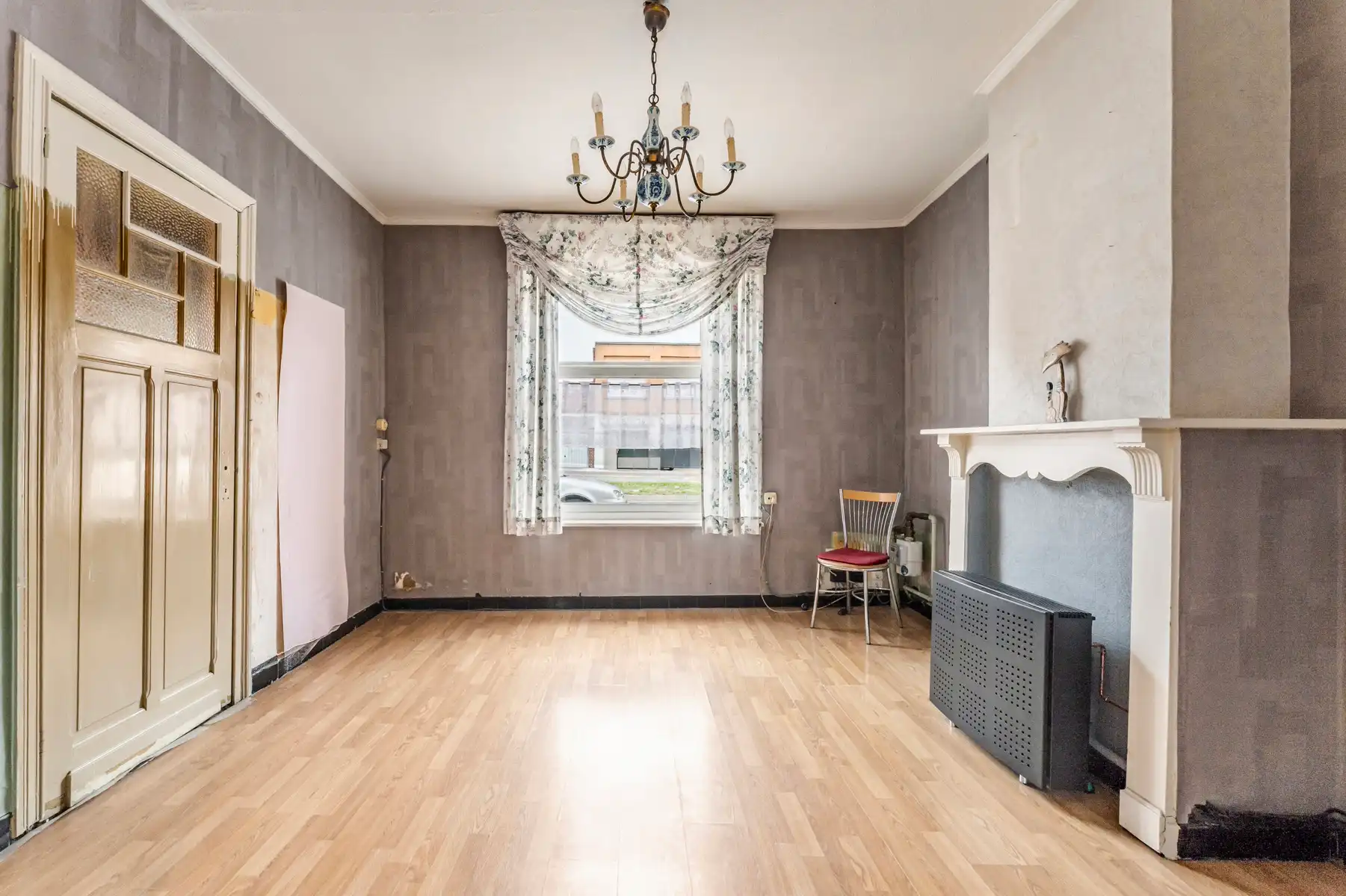 Centraal gelegen te renoveren woning met tuin foto 3
