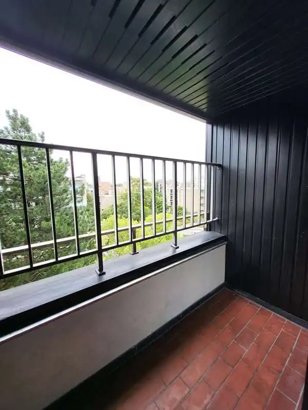 Ruim 2-slaapkamerappartement + Autostandplaats te huur in Assebroek Brugge foto 11