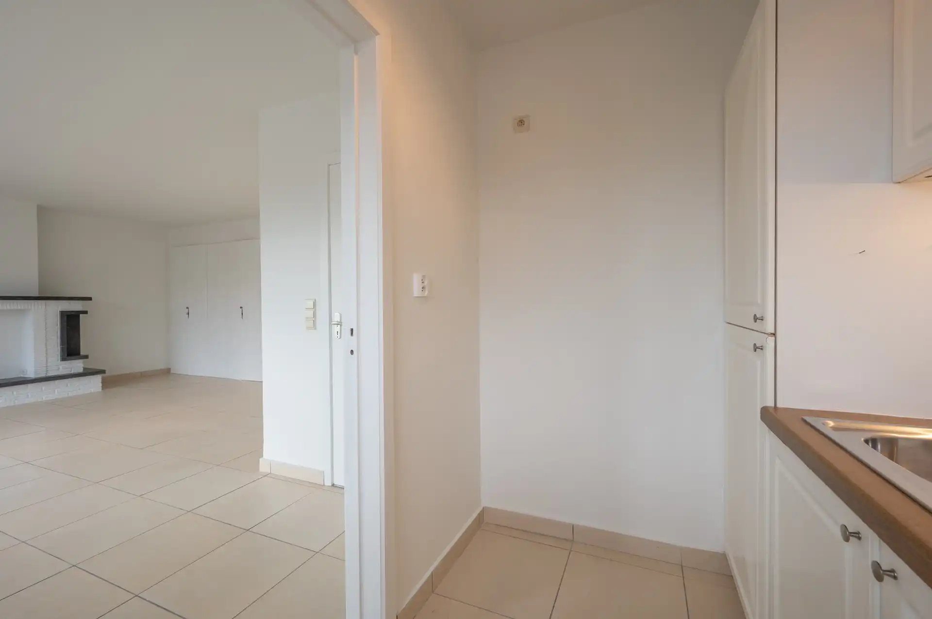 Ongemeubeld: Zonnige studio nabij centrum! foto 8