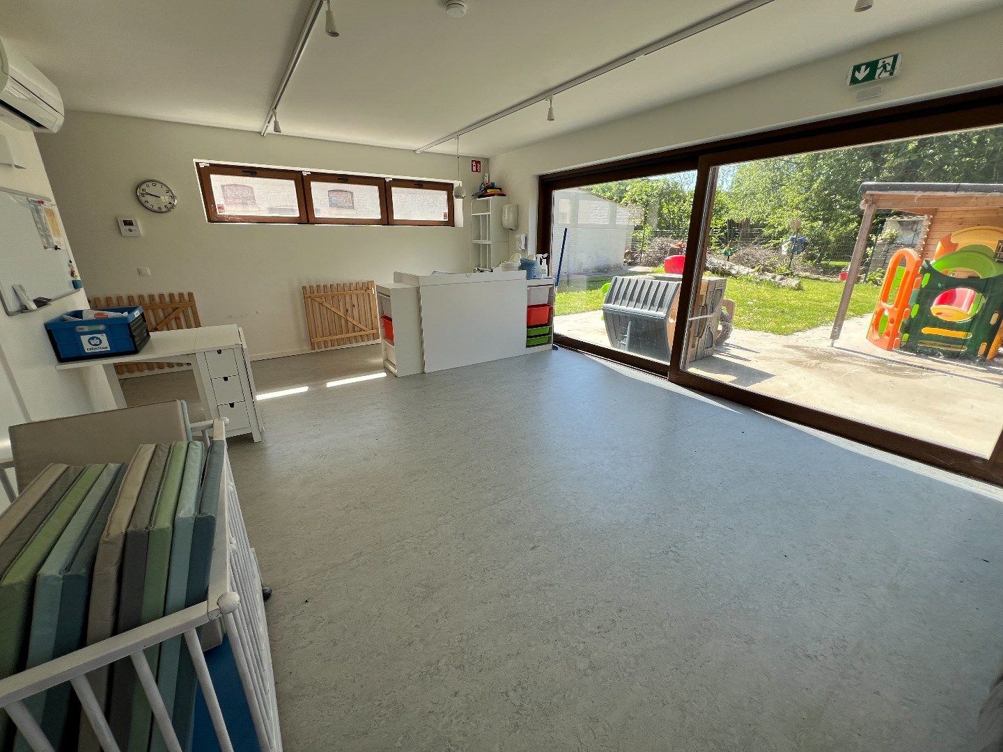 Goed gelegen recente en energiezuinige handelsruimte/kantoorruimte (voorheen kindercrèche) foto 3