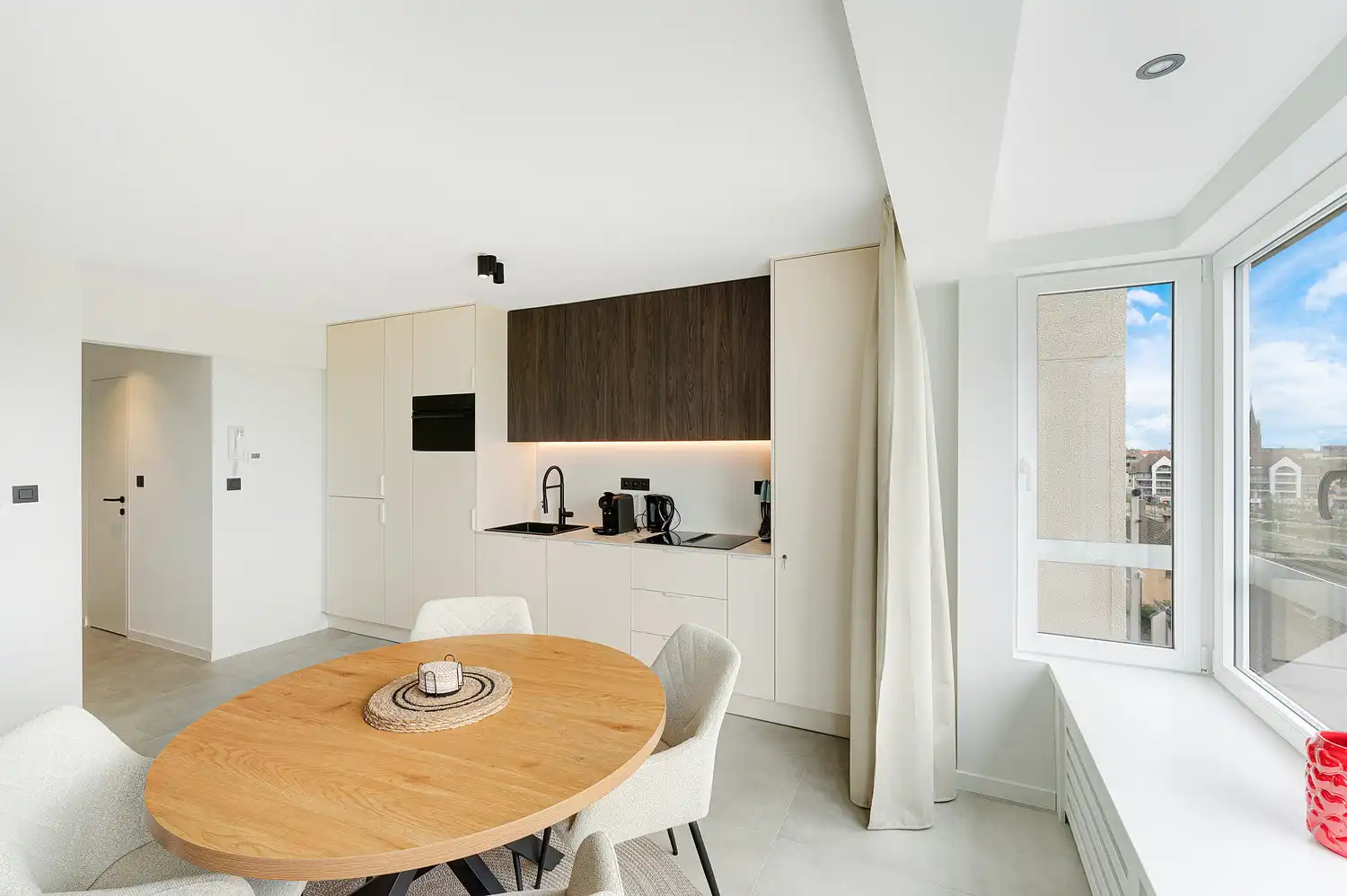 Volledig vernieuwd appartement met open zichten achter de Zeedijk foto 6
