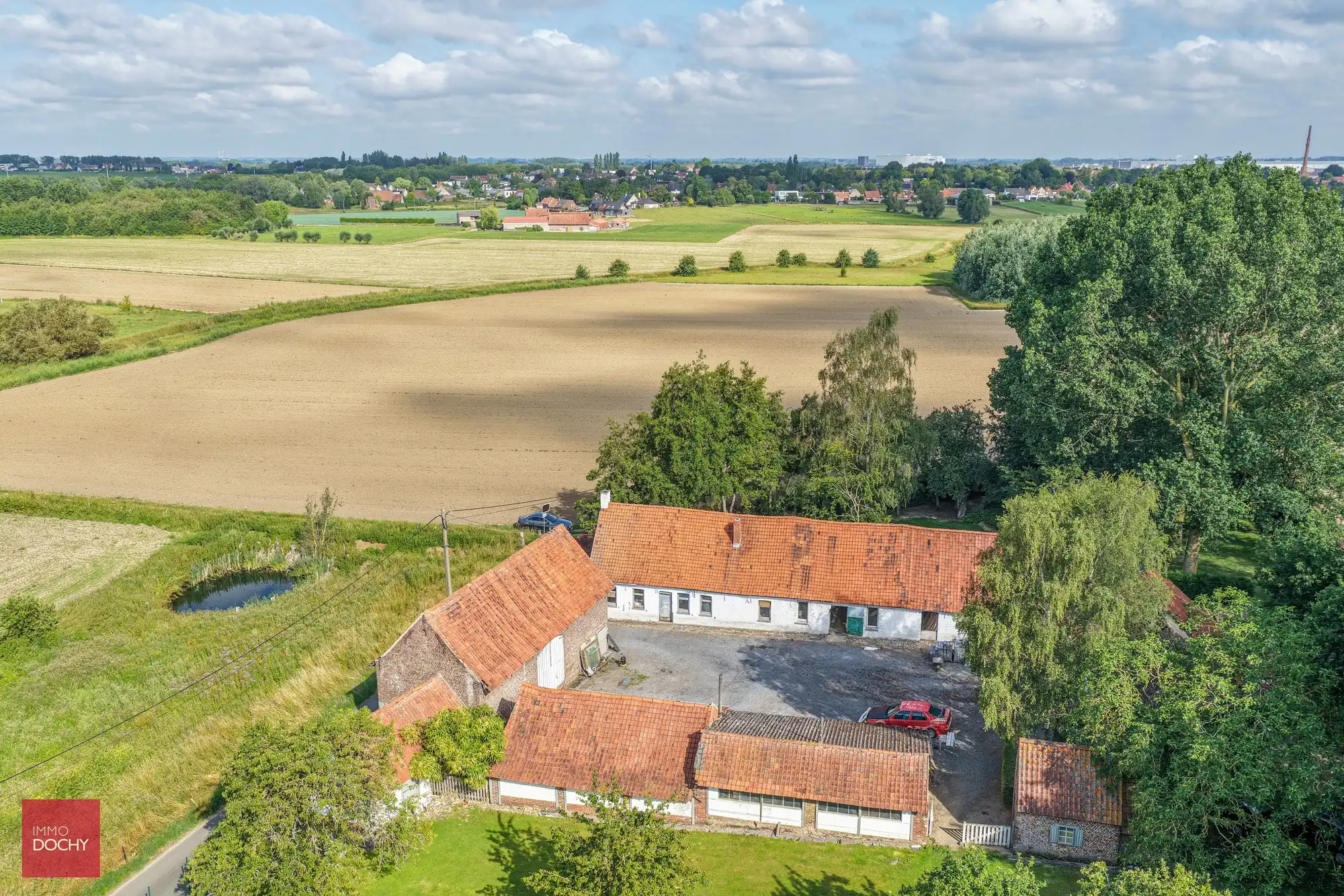 Volledig te renoveren hoeve met verschillende bijgebouwen foto 2