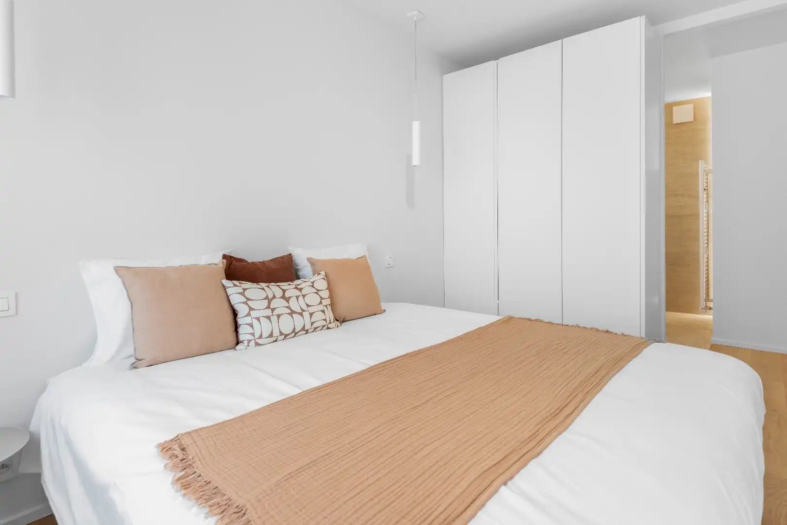 Luxueus vernieuwd appartement, gelegen in de Kustlaan, tussen het Van Bunnenplein en het Lichttorenplein. foto 15