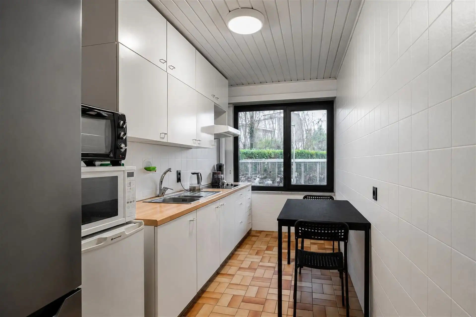 Ruim gelijkvloers appartement van 95 m² met drie slpk's! foto 2