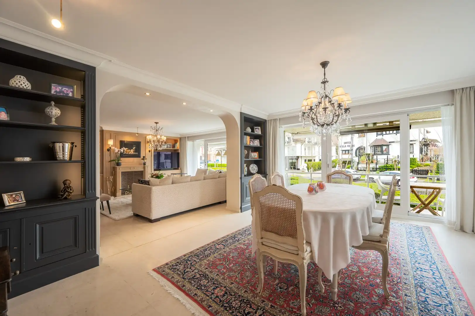 Uniek appartement van ongeveer 300 m2 met een prachtige privatieve tuin. foto 9