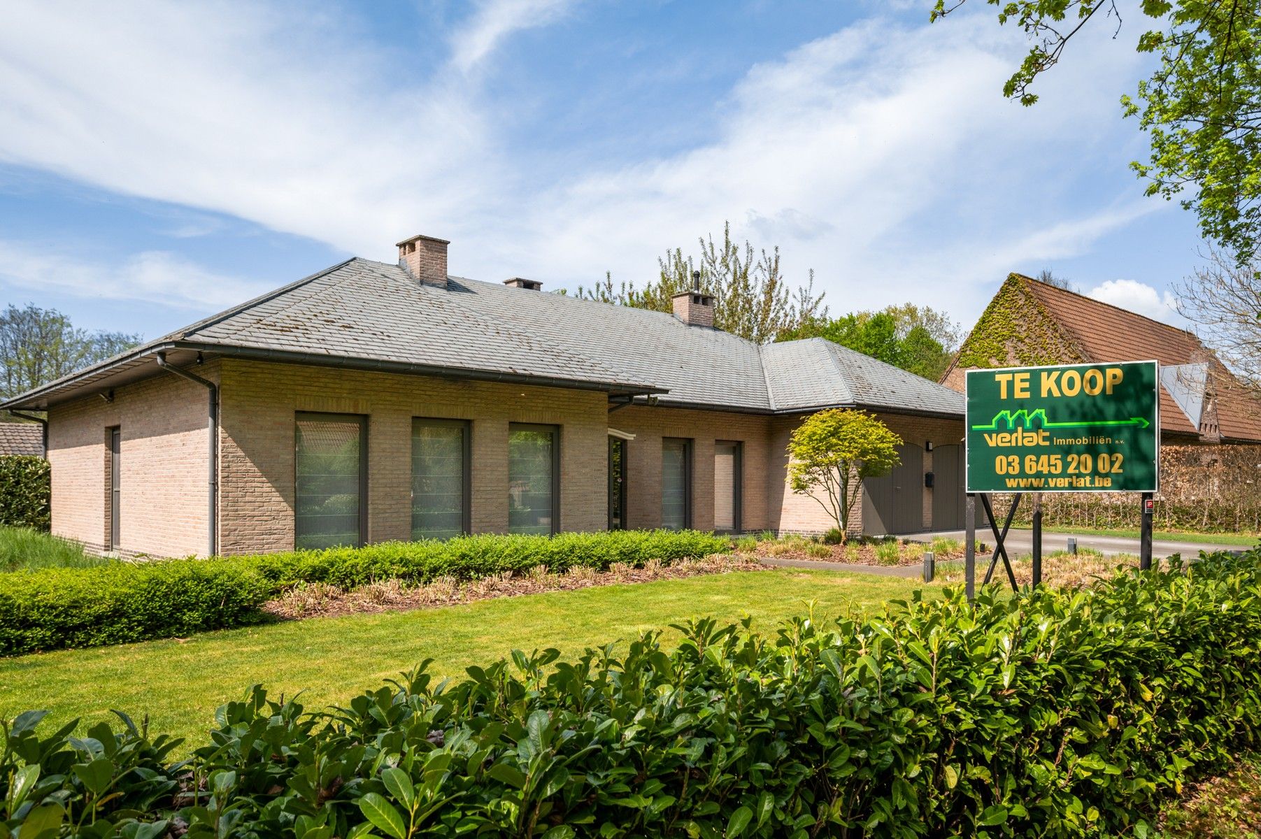 Laagbouwvilla op 2.027 m² met ideale oriëntatie foto {{pictureIndex}}