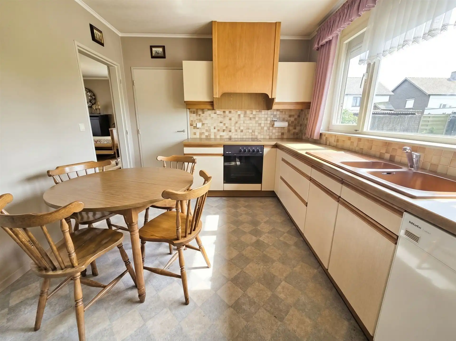 Zeer rustig gelegen woning met 3 slpk op een mooi perceel nabij de dorpskern van Hulshout foto 6