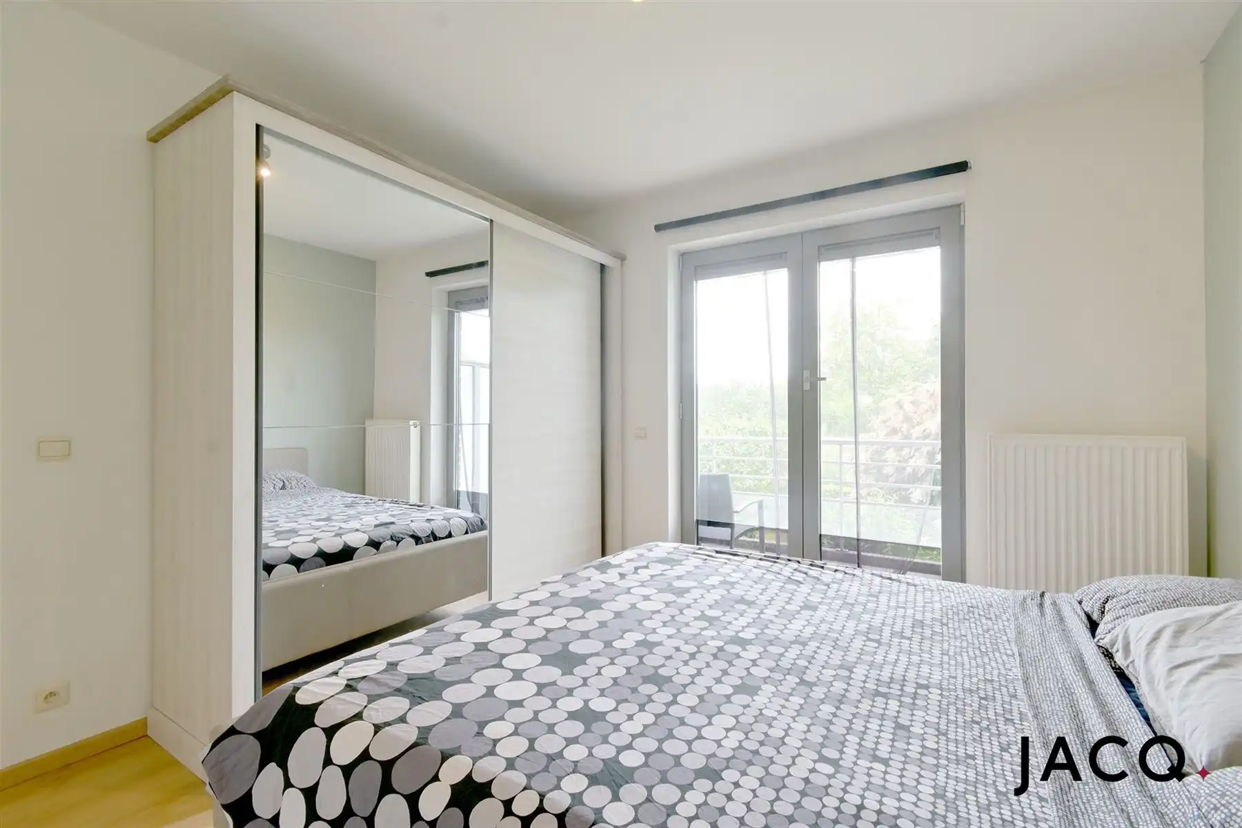 Instapklaar appartement met 2 slaapkamers op toplocatie! foto 8