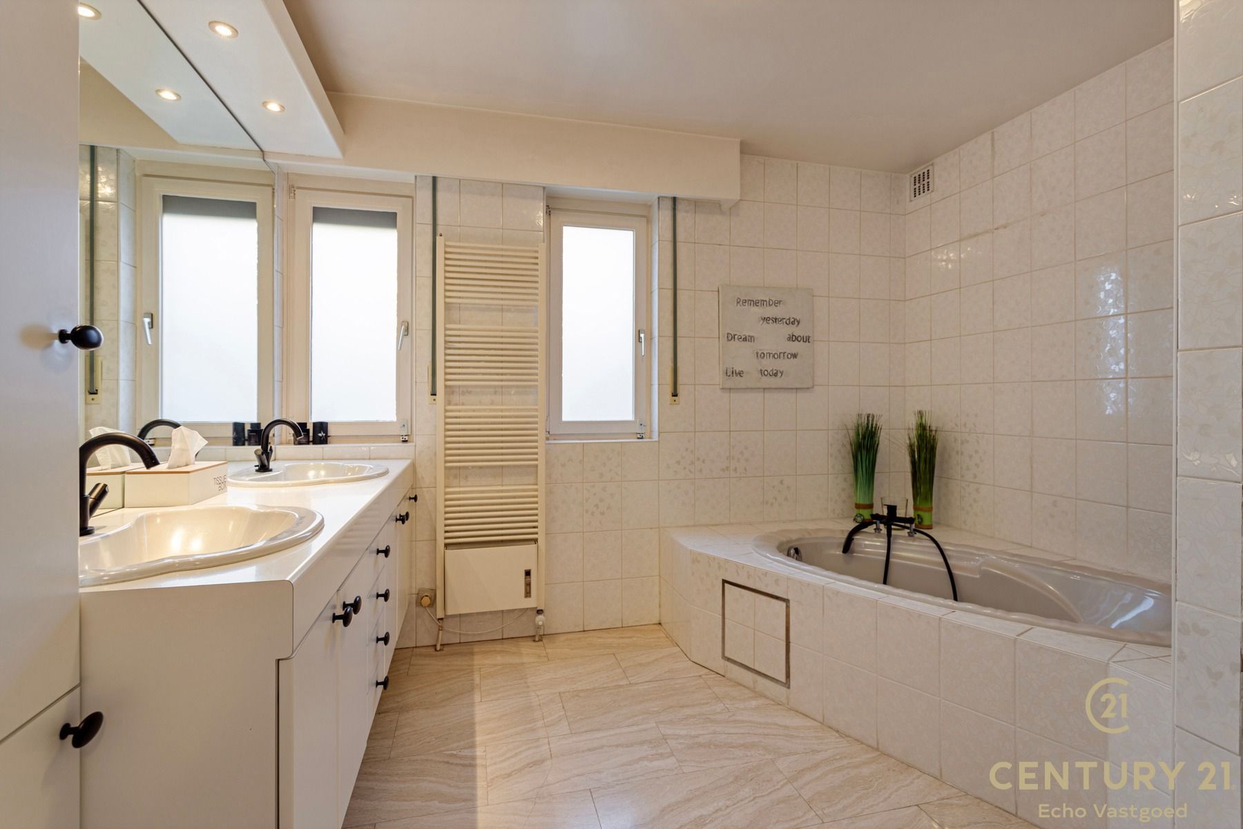 Ruime, gerenoveerde villa met fraaie tuin op ca 2420m² foto 17