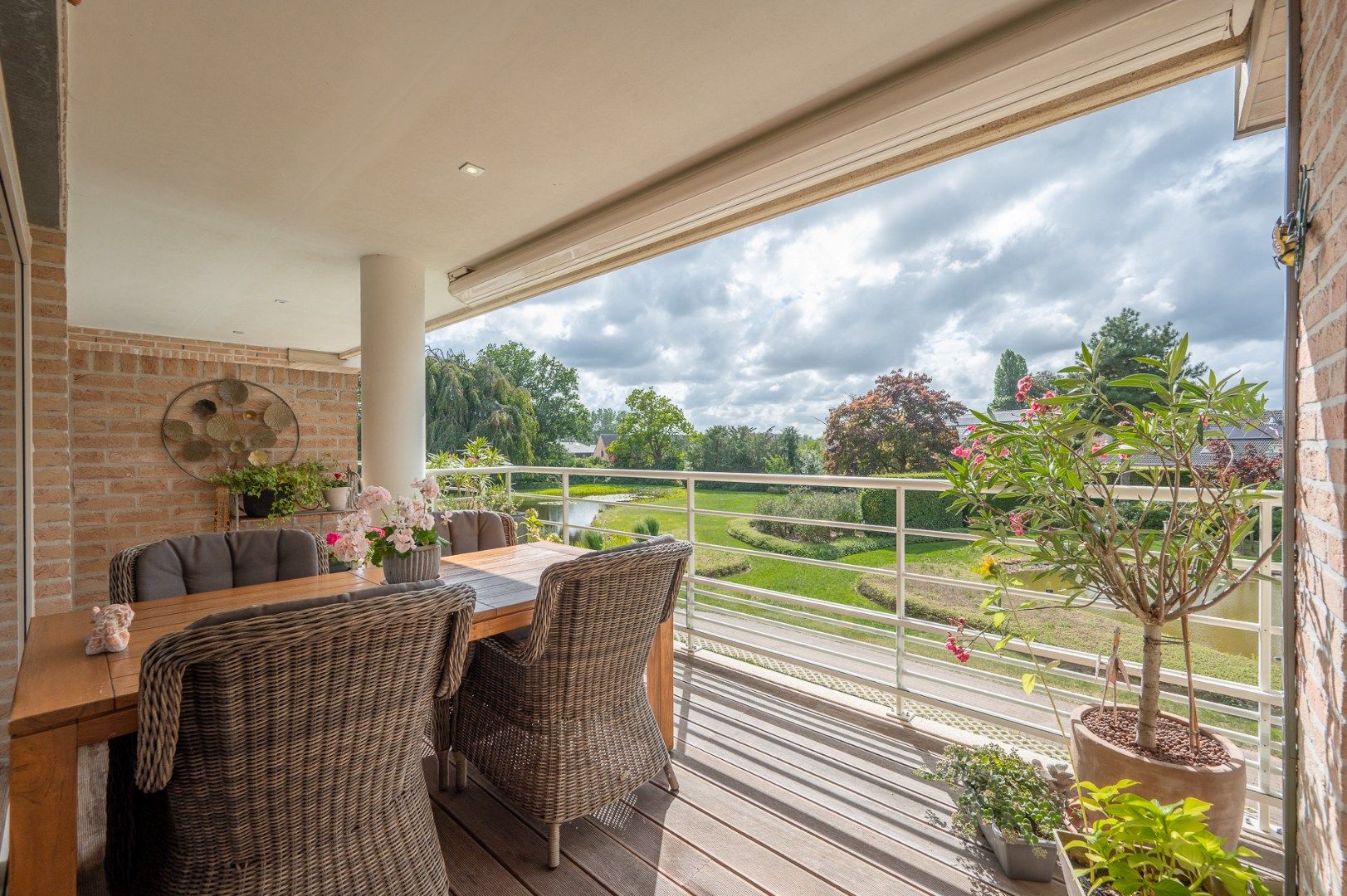Subliem gelegen appartement met mooi terras! foto 9