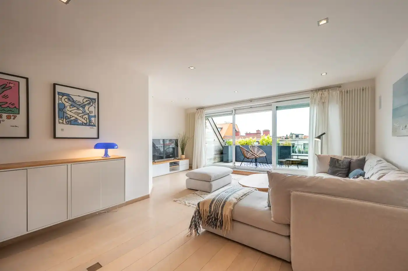 Zuidgericht en instapklaar 4-slaapkamerappartement, met 2 ruime terrassen. foto 4
