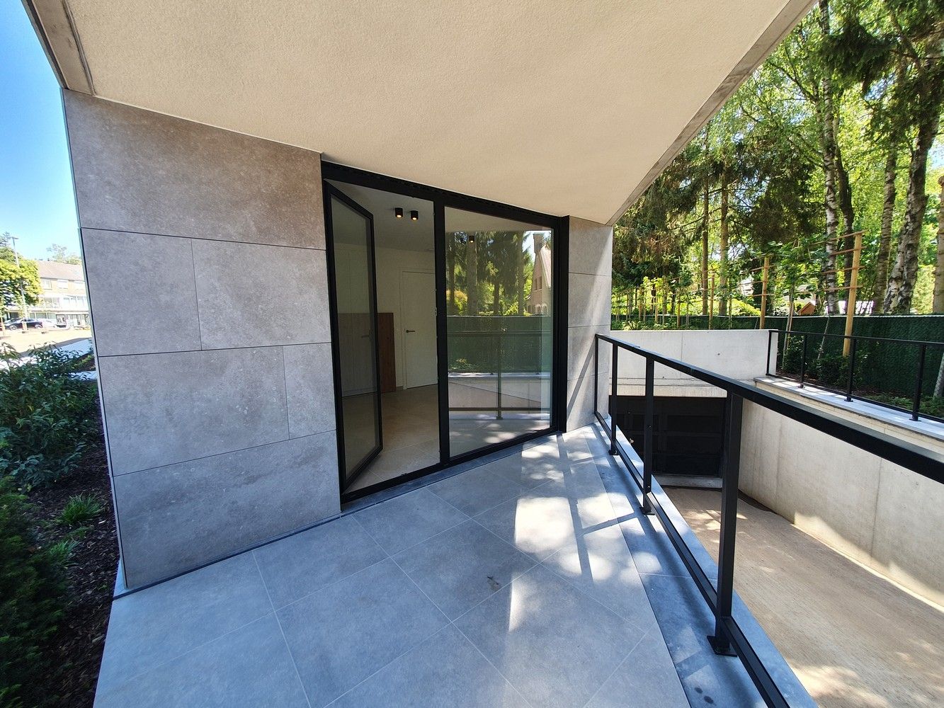 Luxueus nieuwbouwapp met 2 ruime slks en 2 prachtige terrassen (waarvan één met tuin), staanplaats en berging. foto 14