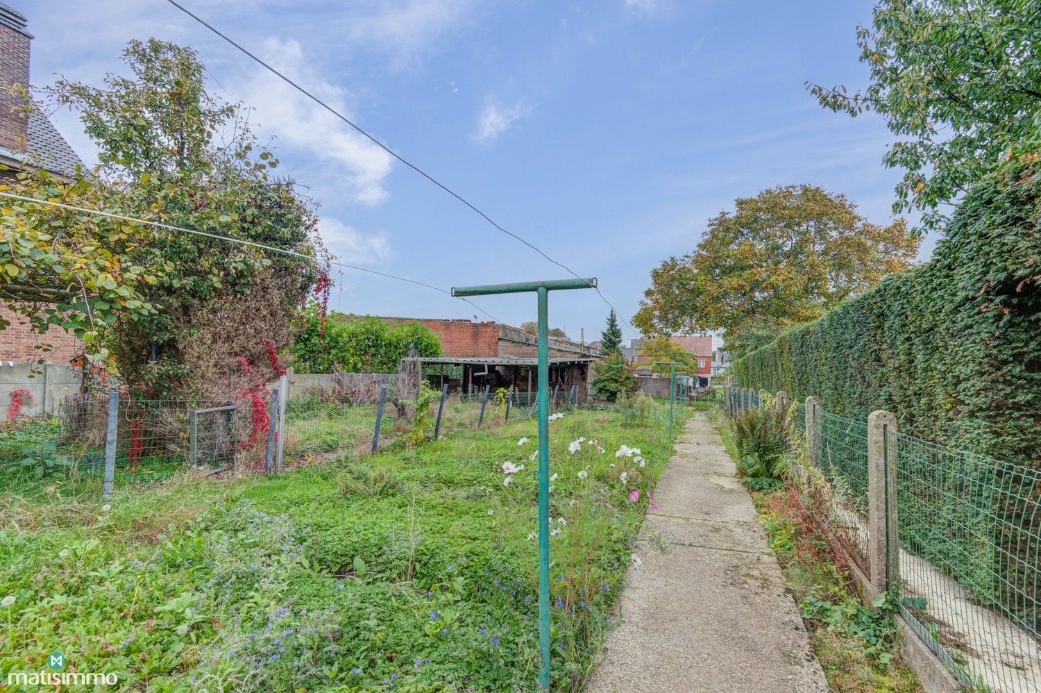 GEZINSWONING MET RUIME TUIN EN DRIE SLAAPKAMERS IN MARTENSLINDE foto 28