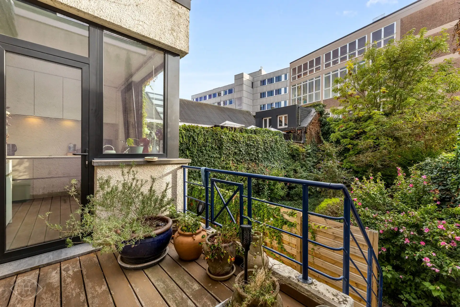 Charmant 1-slaapkamerappartement met tuin aan Ladeuzeplein foto 22
